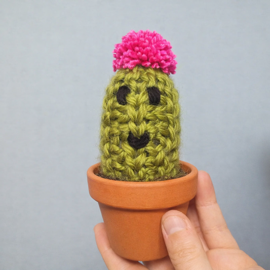 Mini Makes Lesson for Traditional Knitting